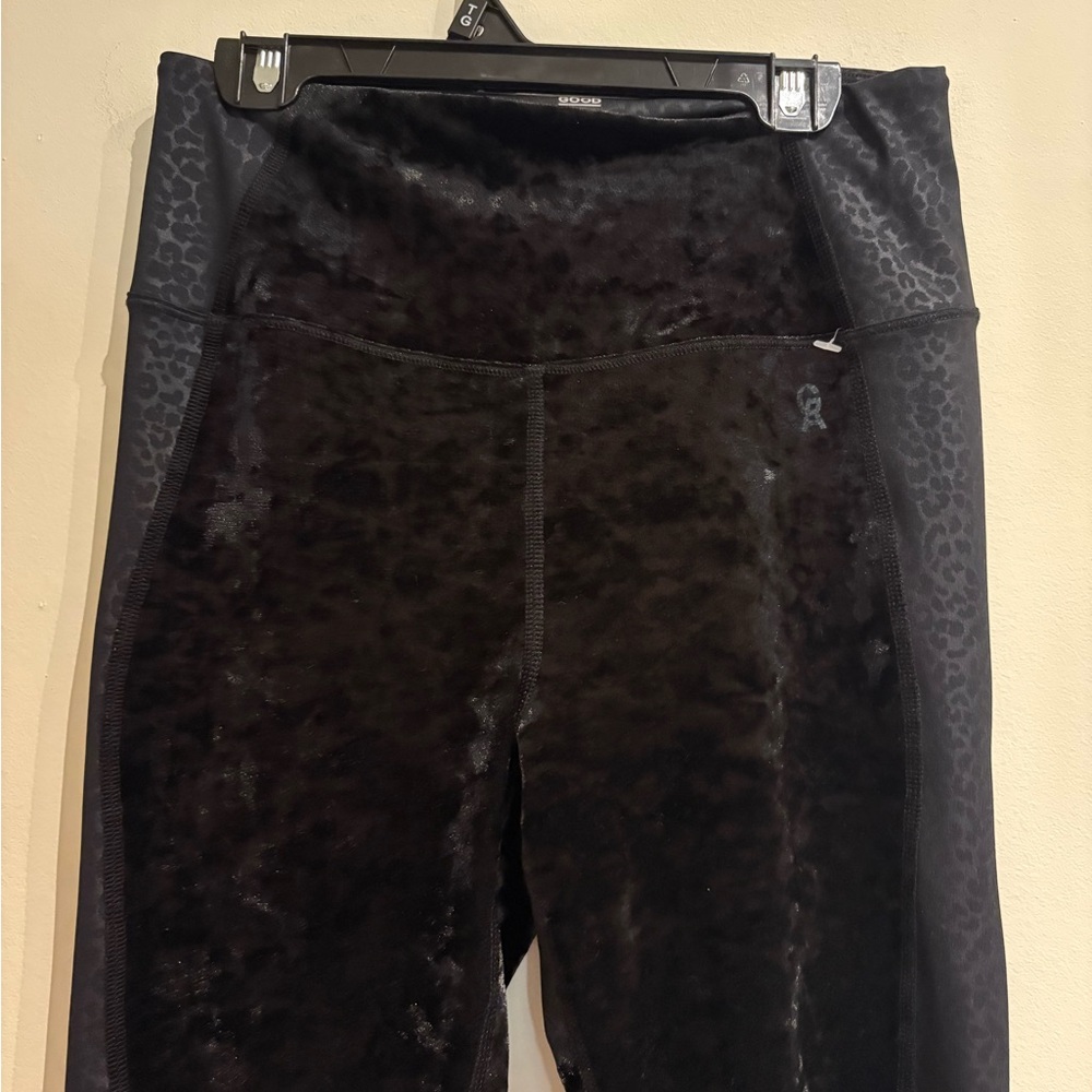 GOOD AMERICAN Crushing It Velvet Leopard Print Leggings Black Medium - Picture 6 of 7